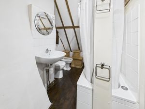 En Suite Bathroom- click for photo gallery